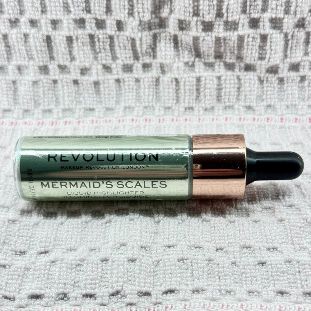 MAKEUP REVOLUTION Liquid Highlighter in Mermaid's Scales